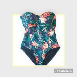 Old Navy Padded One Piece Swimsuit size Large